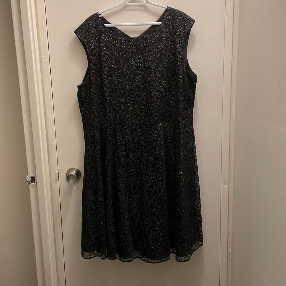 Tahari by Arthur S. Levine Size 22W NWOT black/Grey/metallic silver dress.